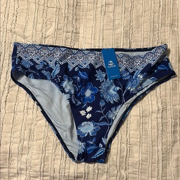 NWT Cupshe Blue and White Floral Bikini Set - Picture 7 of 12